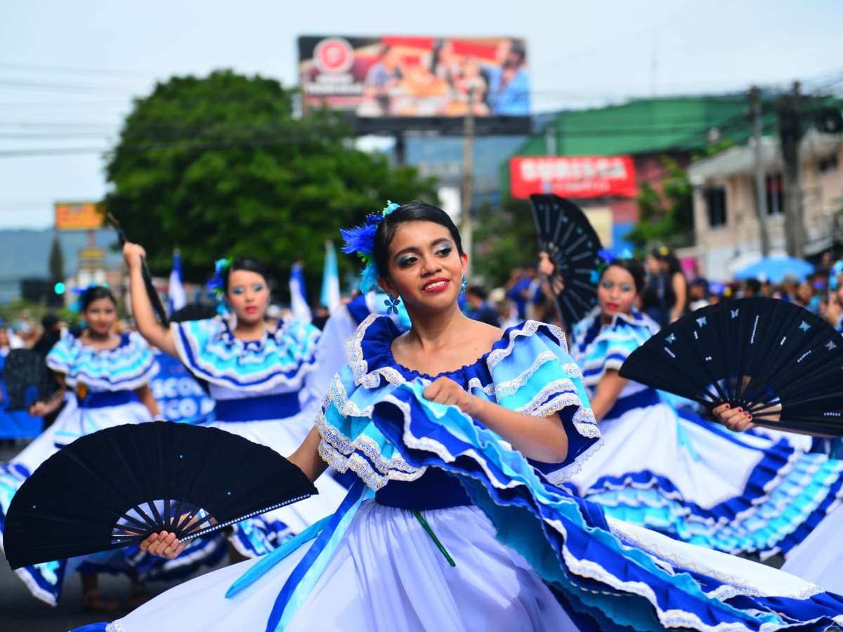 desfile-abanicos