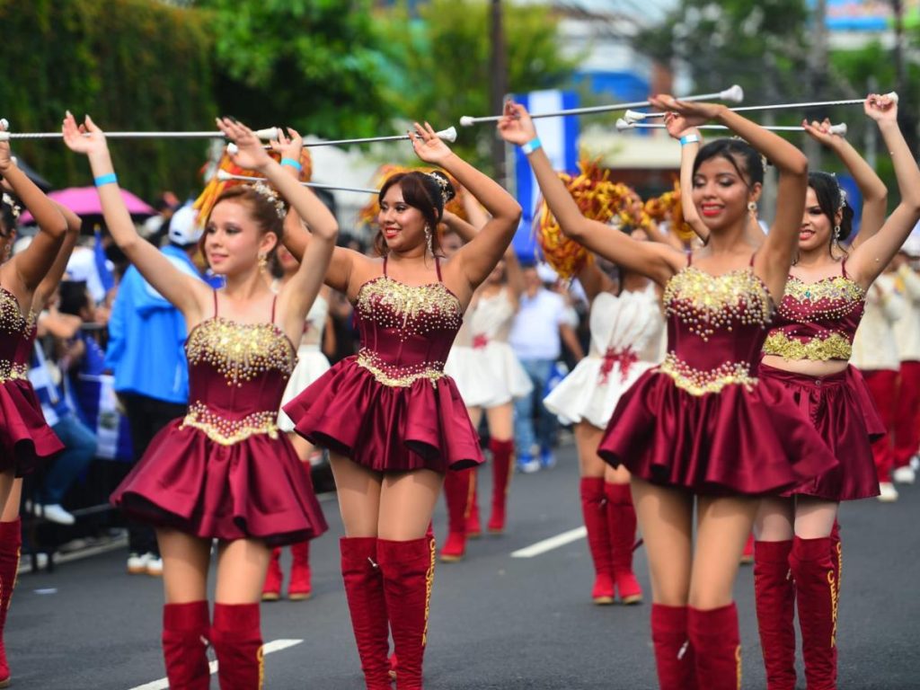 El recorrido parte desde la plaza Divino Salvador del Mundo y avanza por la Alameda Roosevelt hasta la 25 avenida Norte.