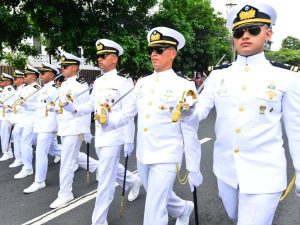 Paso firme y sincronía de la Fuerza Armada en el desfile de este 15 de septiembre