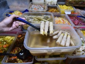 Esta es una de las especialidades tradicionales que ofrece 'Encurtidos Letona' en el Mercado Central.