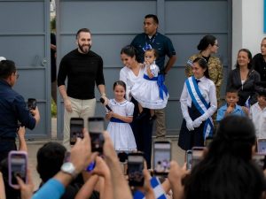 Vídeo| La invitación de Layla Bukele que se viraliza tras inauguración de escuela en Los Toles