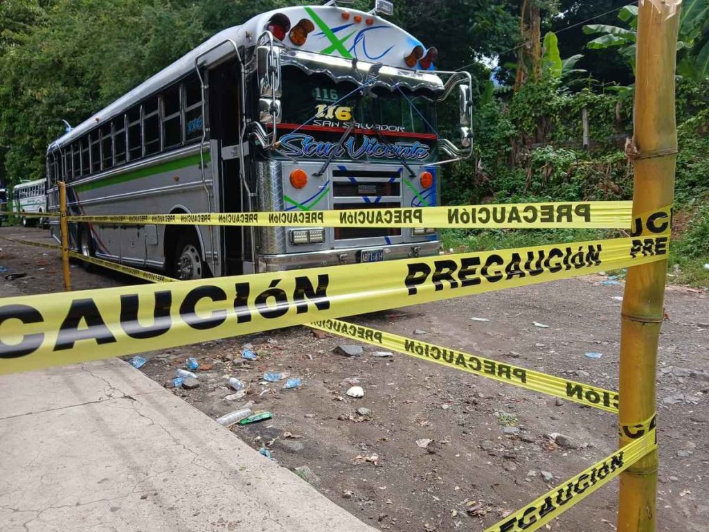 La alcaldía pidió no cruzar el perímetro de seguridad.