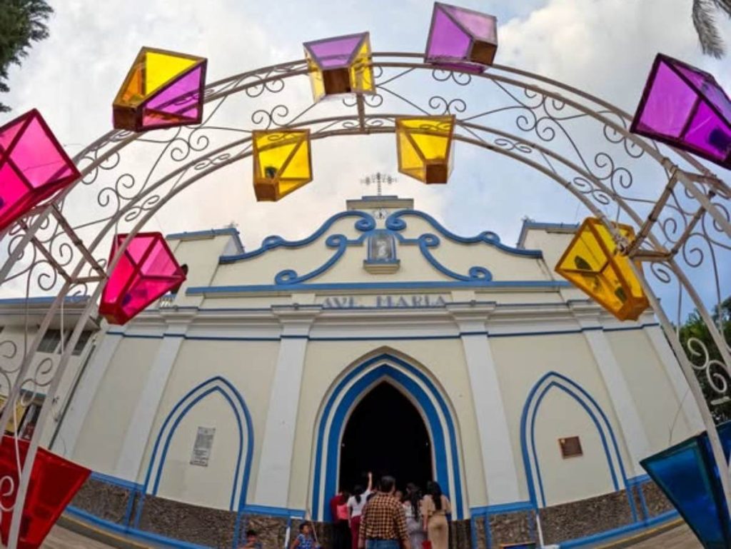 Concepción de Ataco vive el Día de los Farolitos con sus calles iluminadas y una de sus tradiciones más emblemáticas.