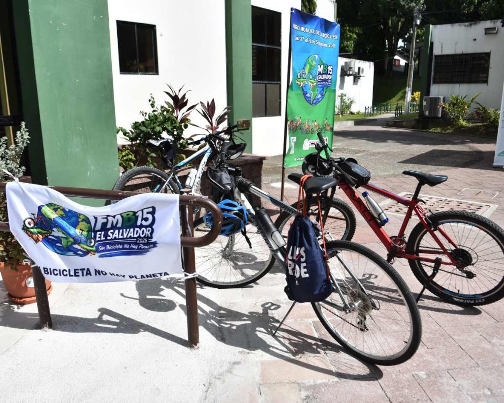 El Foro Mundial de la Bicicleta inició este jueves en la Universidad de El Salvador con ponencias sobre cambio climático, movilidad sostenible, ciclovías y sistemas de préstamo de bicicletas.