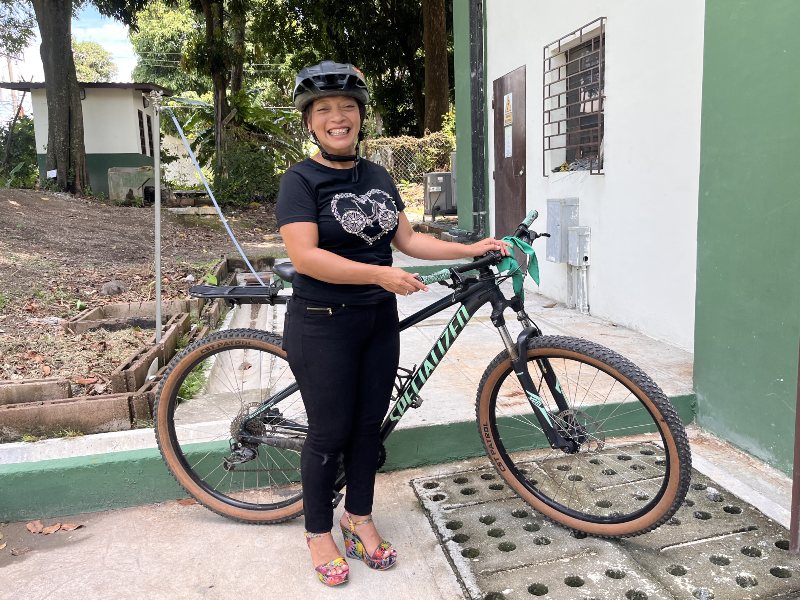 Para Frida Valdez, la bicicleta también se convirtió en una forma de desahogo durante la enfermedad de su padre.