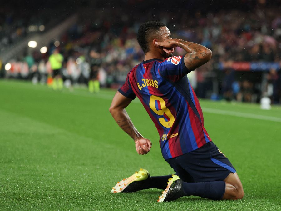 gabriel jesus fc barcelona racing santander laliga 01