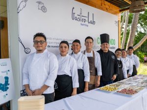 GastroLab Surf City reporta 1,277 jóvenes certificados y una inserción del 85 % en el sector turismo.