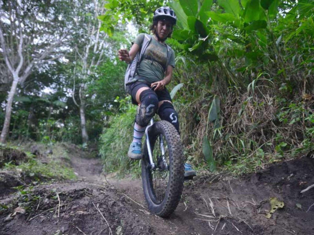 La salvadoreña ha participado en campeonatos y encuentros de monociclo en Europa y Latinoamérica.