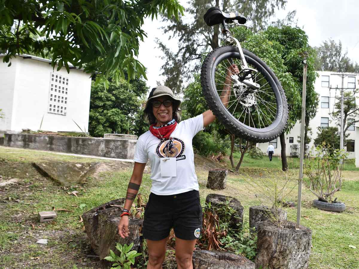 Geraldina Lozano, la salvadoreña que desafía montañas en monociclo
