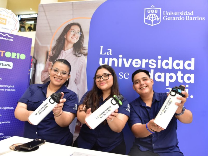La Universidad Gerardo Barrios dio a conocer en su estand sus modalidades de estudio presencial, semipresencial y virtual.