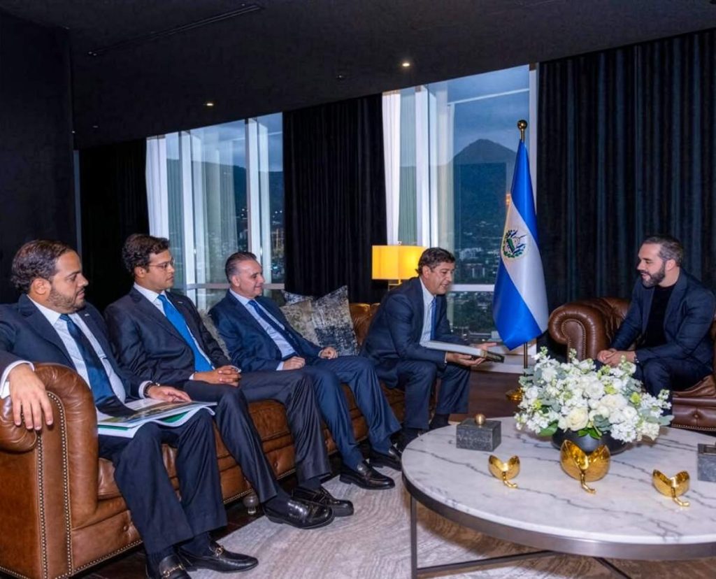 La planta de Cemento PANAM en Acajutla tiene capacidad para producir 350,000 toneladas de cemento al año.