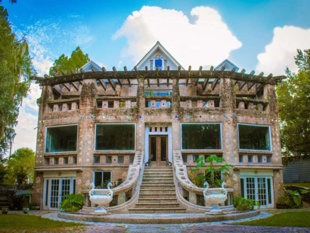 Wonder House ofrece recorridos nocturnos con historias de fantasmas.