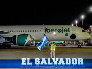 Iberojet inaugura conexión aérea entre El Salvador y Europa