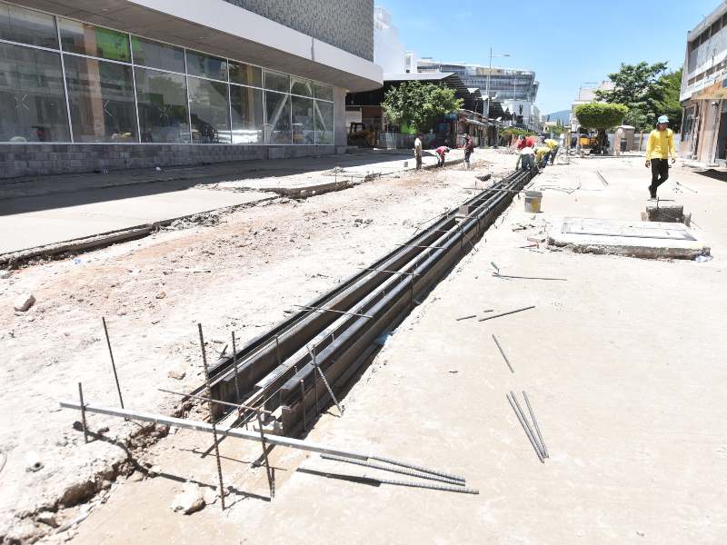 En los alrededores de la iglesia El Rosario se realizan obras relacionadas con la instalación de cableado subterráneo