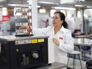 jefa de la Planta Piloto de Ingeniería de Alimentos de la Universidad Iberoamericana, Mónica Vianey Basave Rivera (1)