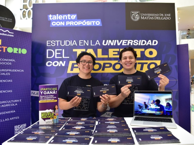 La Universidad Dr. José Matías Delgado presentó en la feria su oferta de carreras y programas orientados a la formación profesional.