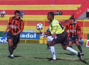 jose roberto hernandez futbolistas jugadores salvadoreños el salvador nacidos 15 septiembre dia independencia robbie ruud