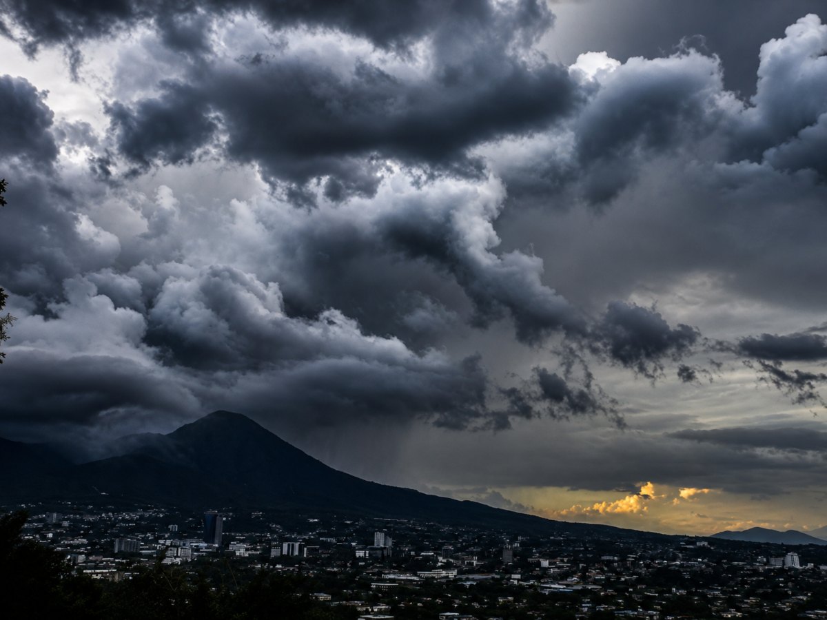El MARN pronostica para este miércoles 9 de septiembre un ambiente muy caluroso durante el día y lluvias puntuales entre la tarde y la noche.