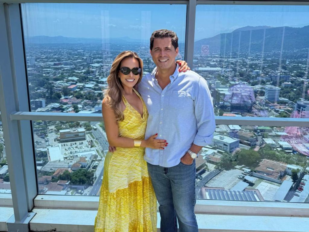 Luciana Sandoval compartió nuevas fotografías junto a su esposo, Marden Deleón, en redes sociales. Foto: Instagram @lucianasandovalsv