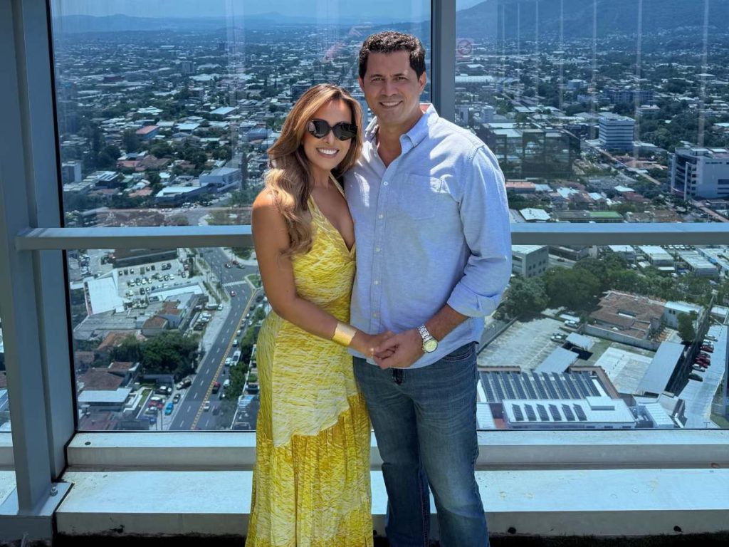 La presentadora acompañó la publicación con la frase: “Guardando recuerdos que nos duren para siempre...”. Foto: Instagram @lucianasandovalsv