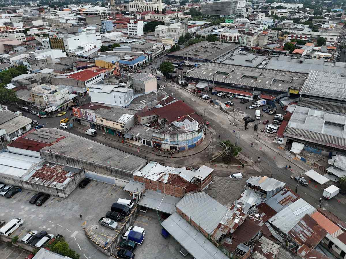 Así quedaron los accesos al Mercado Central tras retiro de ventas