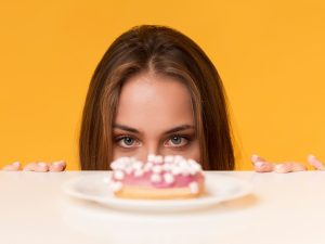 Perder peso y mantenerlo puede ser difícil cuando la alimentación está ligada a ciclos de restricción, ansiedad y culpa.