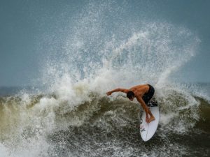 Un total de 428 atletas de 56 países participa en el Mundial Junior de Surf 2026 en El Salvador.