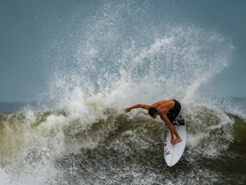 Un total de 428 atletas de 56 países participa en el Mundial Junior de Surf 2026 en El Salvador.