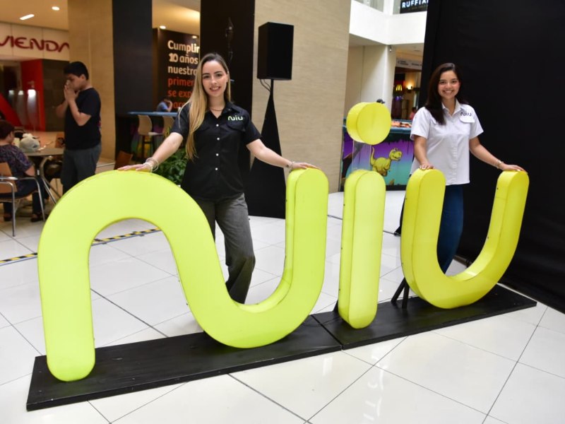 NIU formó parte de la Feria de Universidades 2026 con un estand enfocado en servicios financieros para jóvenes.