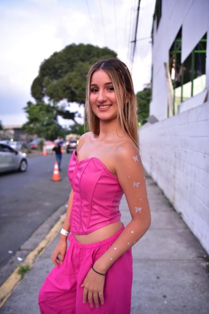 Sofía ha dedicado varias horas al maquillaje de sus brazos