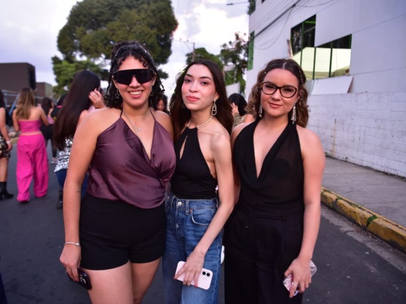 Fátima, Isabela y Jennifer han llegado desde cerca, son vecinas en Santa Tecla