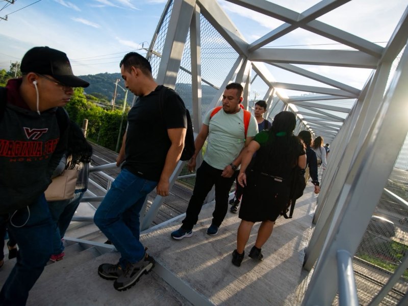 La infraestructura permite atravesar la autopista a Comalapa a la altura de San Marcos.