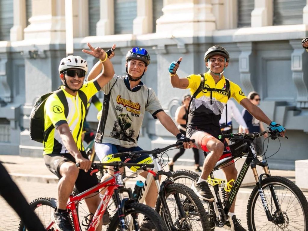 Así se vive la Pedaleada en el Centro Histórico de San Salvador