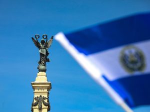 plaza-libertad-bandera-independencia