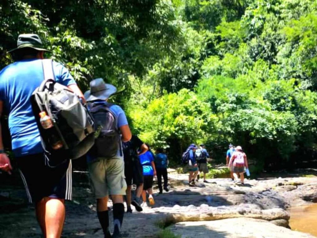 La ruta atrae a visitantes que buscan caminar, explorar y disfrutar de una experiencia al aire libre en Tonacatepeque.