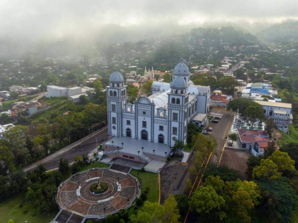 Plazas, iglesias, museos y monumentos convierten este recorrido por Centroamérica en una experiencia cultural diferente.
