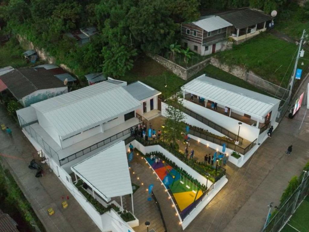 El proyecto incluye mirador, áreas verdes, quioscos y zonas recreativas para residentes y visitantes de San Fernando.