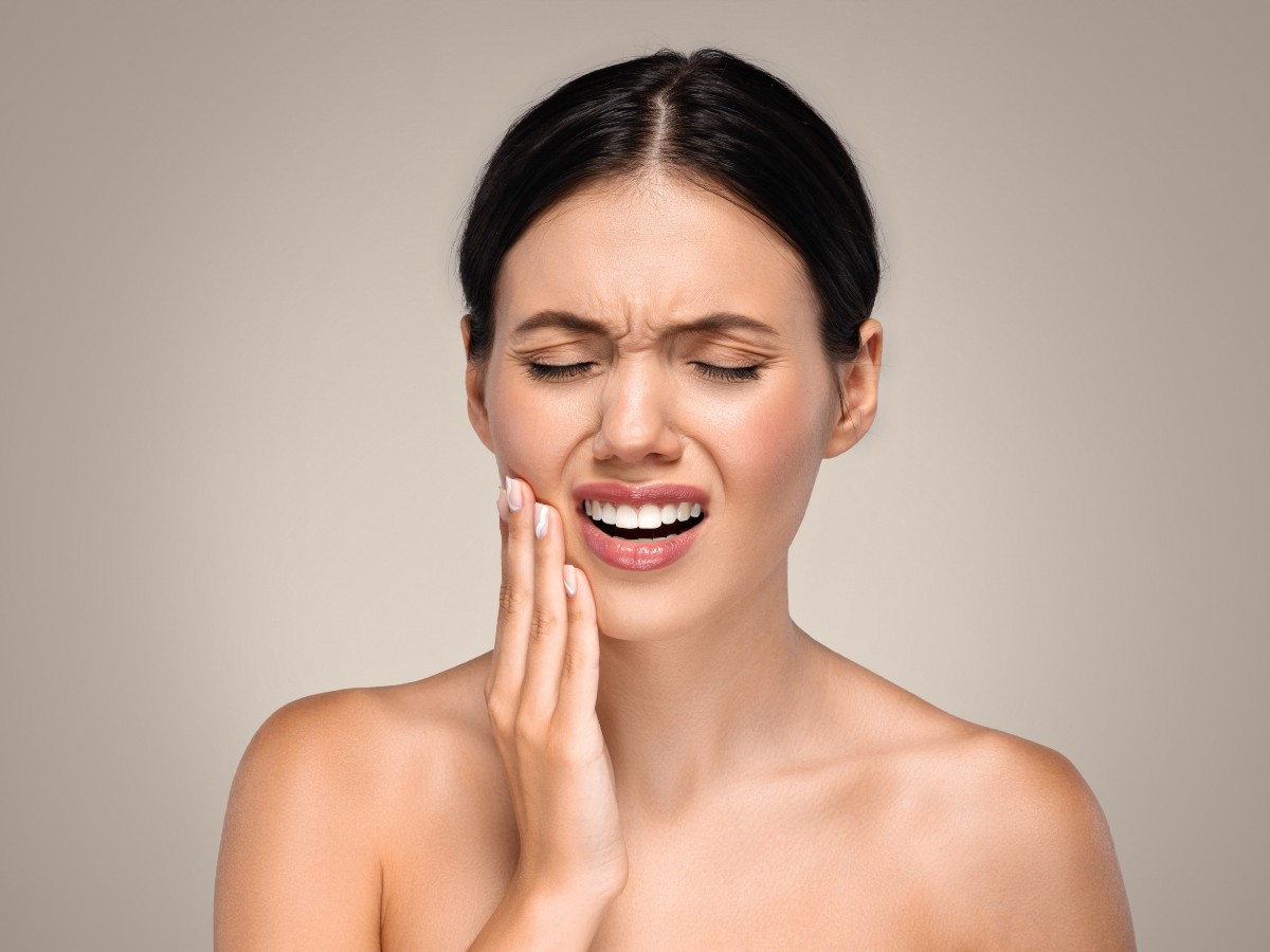 Las bebidas detox, como el agua con limón o los preparados con vinagre de manzana, pueden erosionar el esmalte dental.