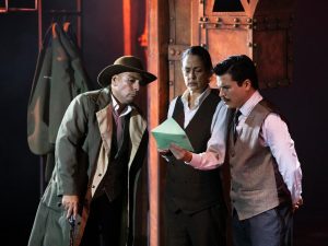 La comedia transforma el clásico caso de Baskerville.