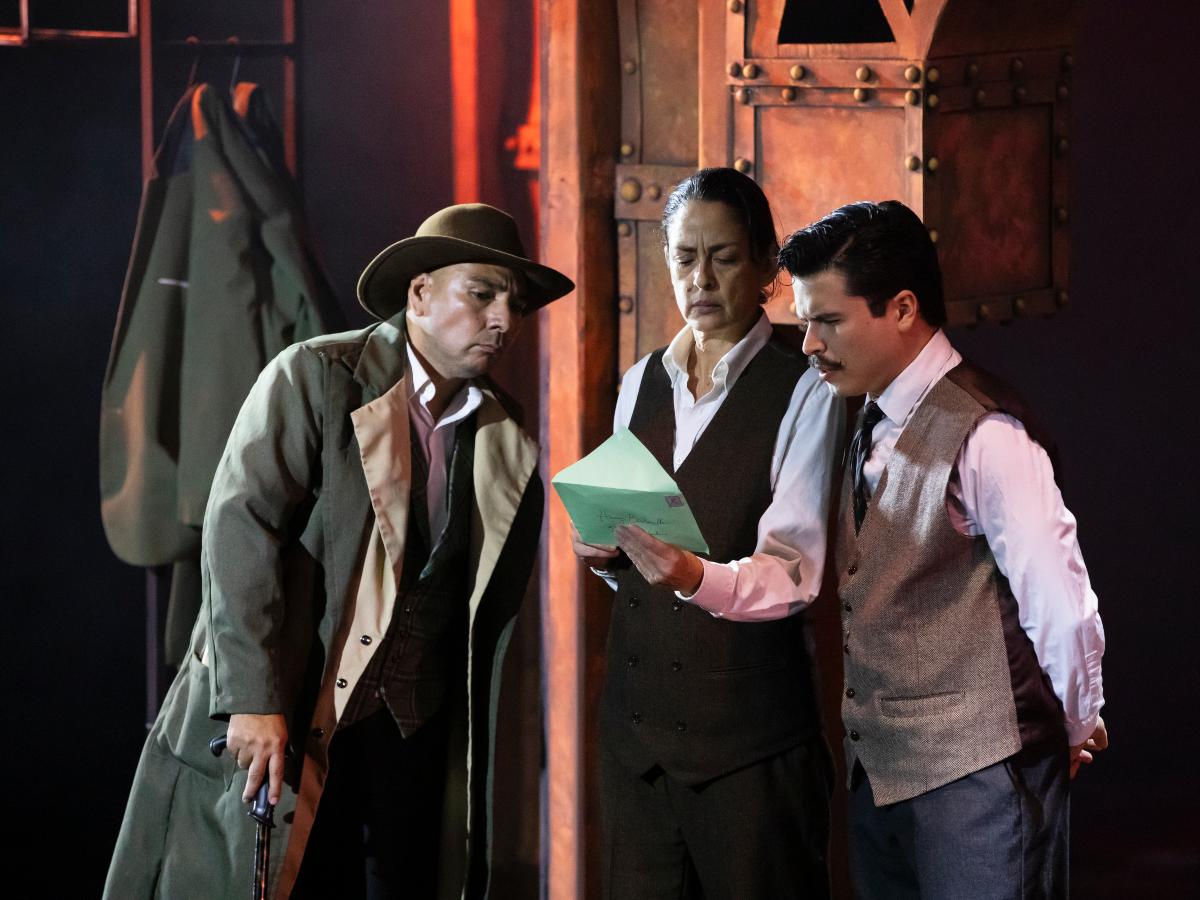 La comedia transforma el clásico caso de Baskerville.