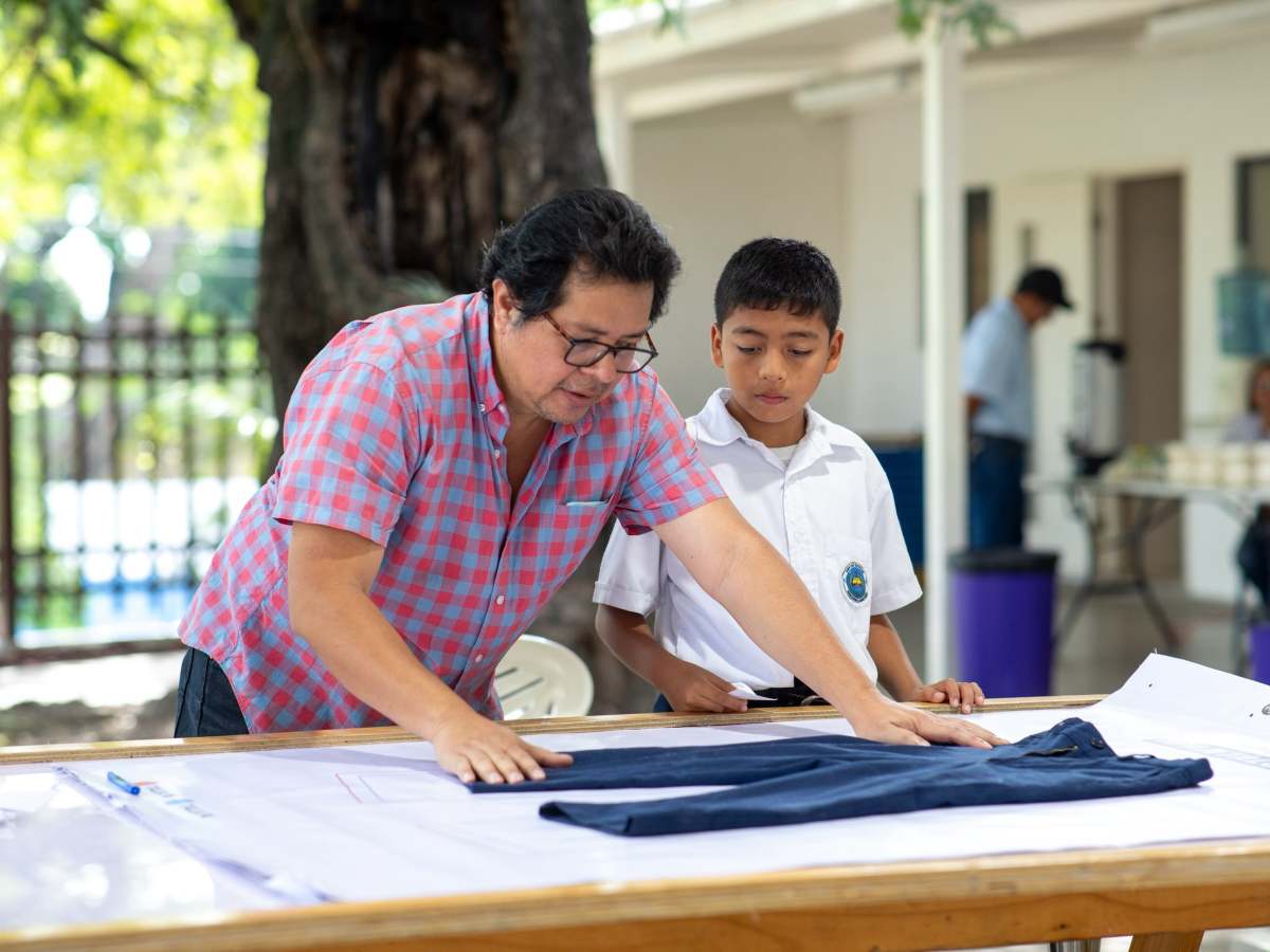 El nuevo sistema que se usa en las escuelas para medir uniformes y zapatos del Paquete Escolar 2027
