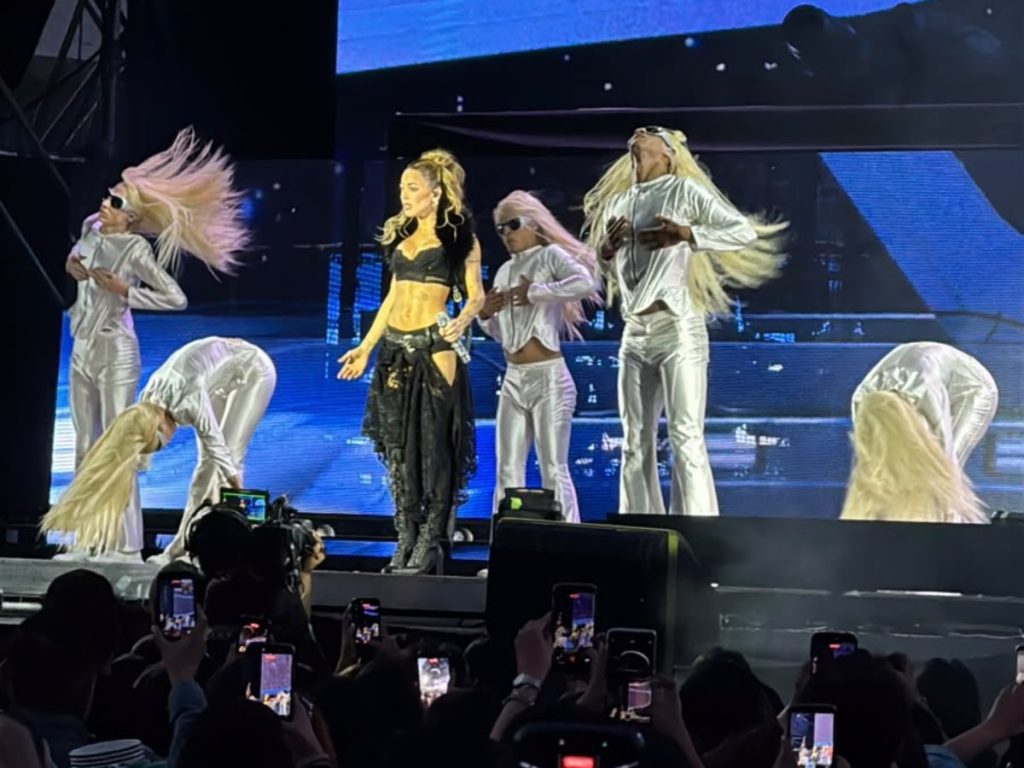 Los fans de Tini cantaron sus éxitos durante el show “FUTTTURA” en El Salvador.