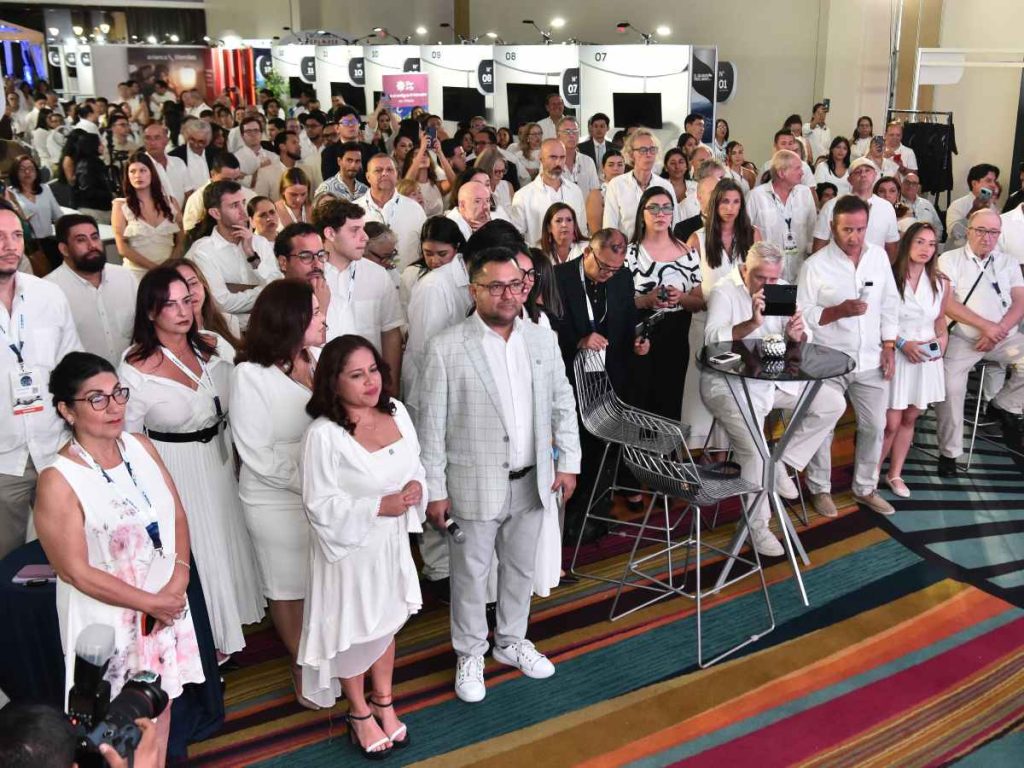 La segunda edición, organizada por CASATUR con apoyo del Ministerio de Turismo y CORSATUR, incluye compradores internacionales, empresarios, prensa especializada y generadores de contenido.