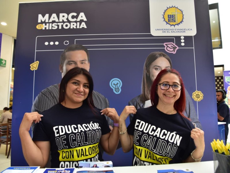 La Universidad Evangélica de El Salvador presentó en la feria sus carreras, modalidades de estudio y oportunidades de movilidad académica.