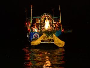 Procesión Virgen de Dolores en el lago de Ilopango.