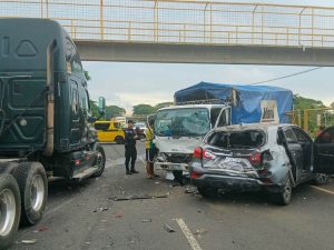 Accidente-vial-bus-carro-transito