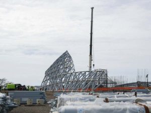 Nuevas imágenes muestran el montaje de las estructuras metálicas que darán forma a la terminal de pasajeros del Aeropuerto del Pacífico. Foto: cortesía CEPA.