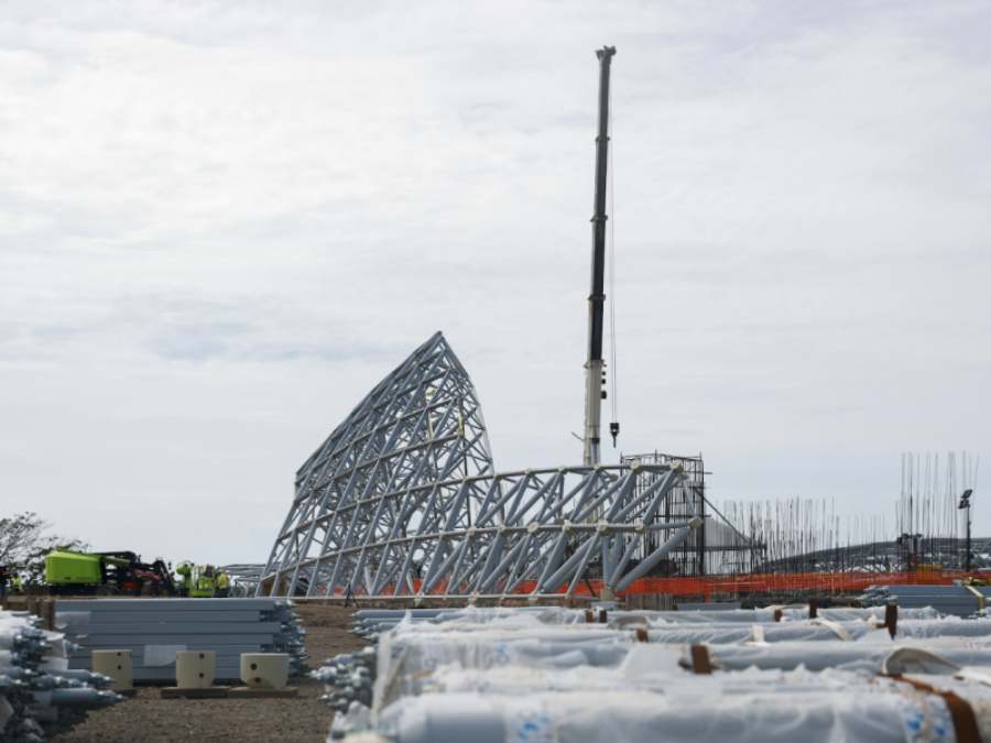 Nuevas imágenes muestran el montaje de las estructuras metálicas que darán forma a la terminal de pasajeros del Aeropuerto del Pacífico. Foto: cortesía CEPA.
