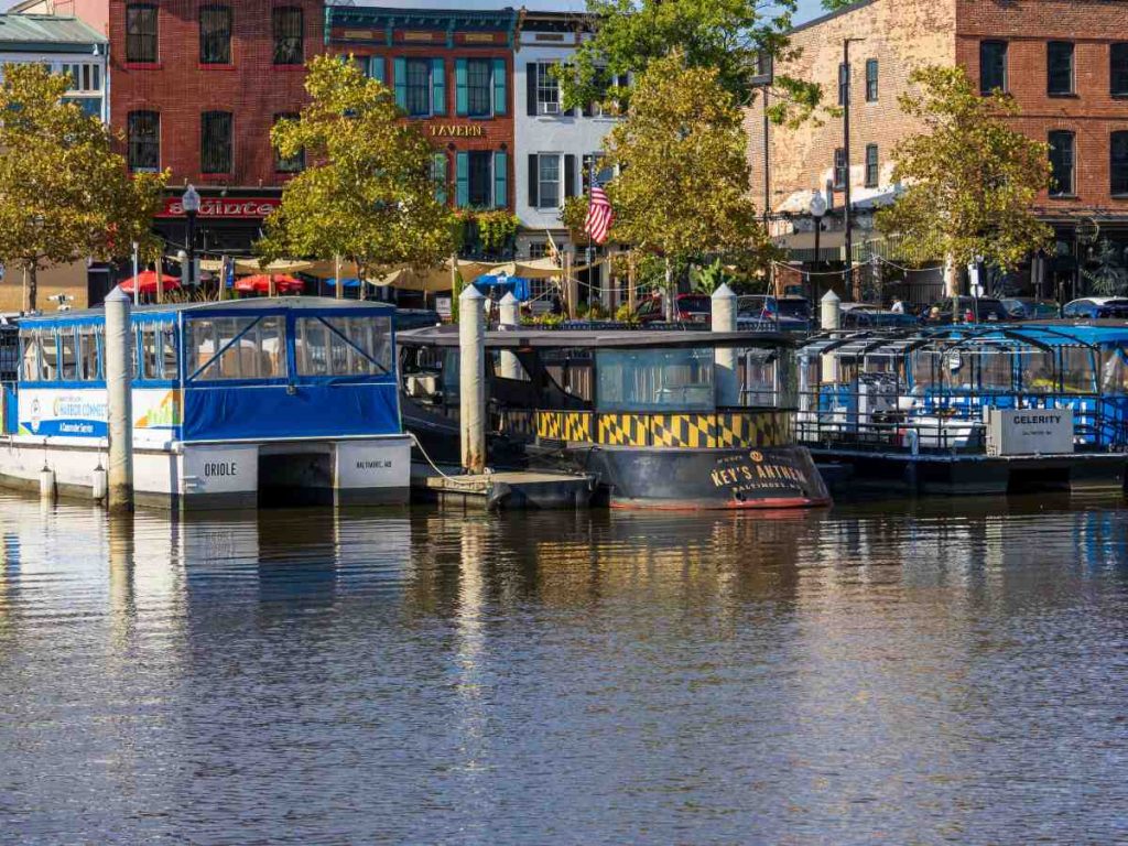 El muelle de Broadway, en Baltimore, Maryland, destaca por su ambiente marítimo y es uno de los atractivos turísticos de la ciudad estadounidense.