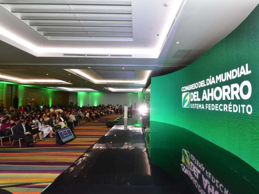El SISTEMA FEDECRÉDITO celebró la séptima edición de su congreso sobre ahorro, reafirmando su apuesta por la educación financiera en El Salvador. Foto/ Miguel Lémus